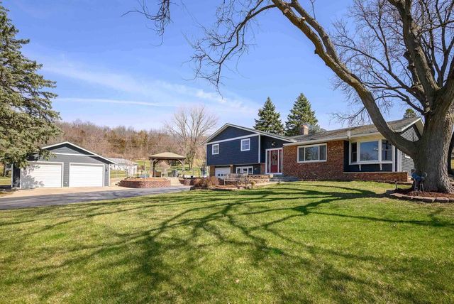 W11057 Thistledown Drive, Lodi, WI 53555