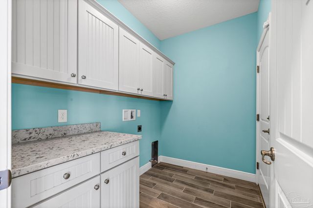 7166 Jasper St, Navarre, FL 32566