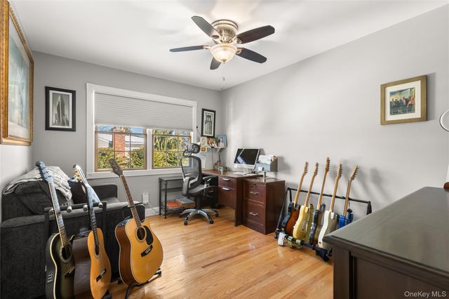 40 Wagstaff Lane, West Islip, NY 11795