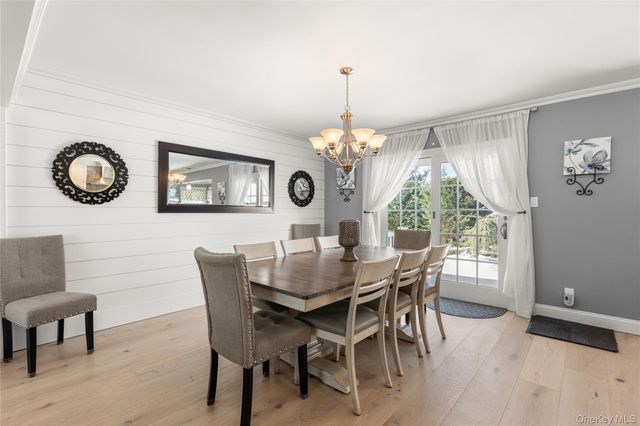 40 Wagstaff Lane, West Islip, NY 11795