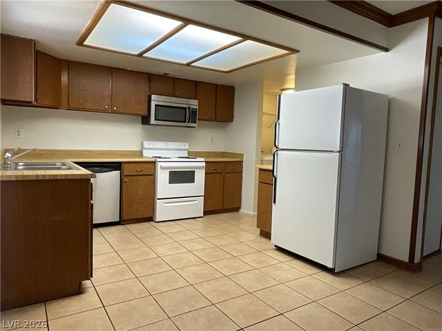 5244 Child Court 82, Las Vegas, NV 89103