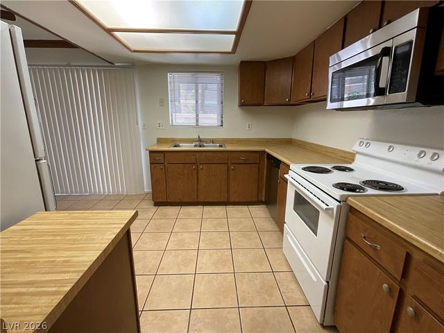 5244 Child Court 82, Las Vegas, NV 89103