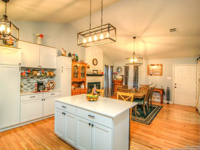 213 BLUEBONNET RDG, La Vernia, TX 78121