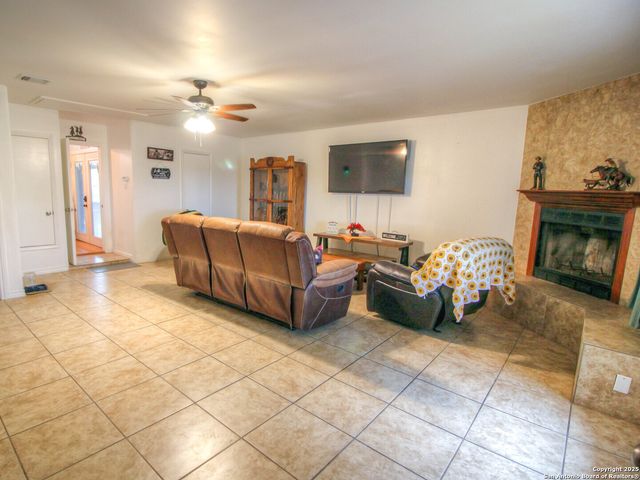 213 BLUEBONNET RDG, La Vernia, TX 78121