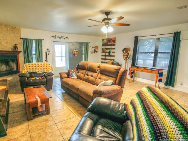 213 BLUEBONNET RDG, La Vernia, TX 78121