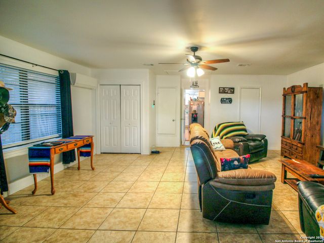 213 BLUEBONNET RDG, La Vernia, TX 78121