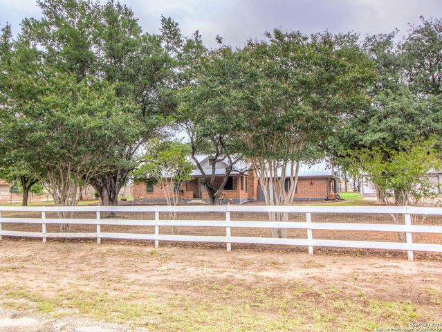213 BLUEBONNET RDG, La Vernia, TX 78121
