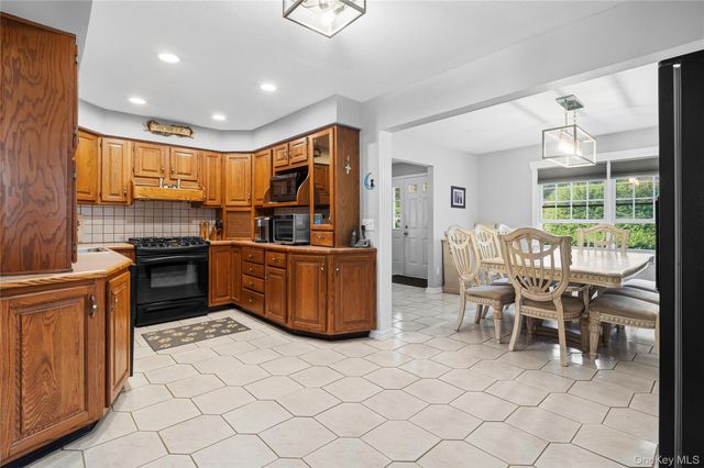 70 Birch Street, Lake Grove, NY 11755