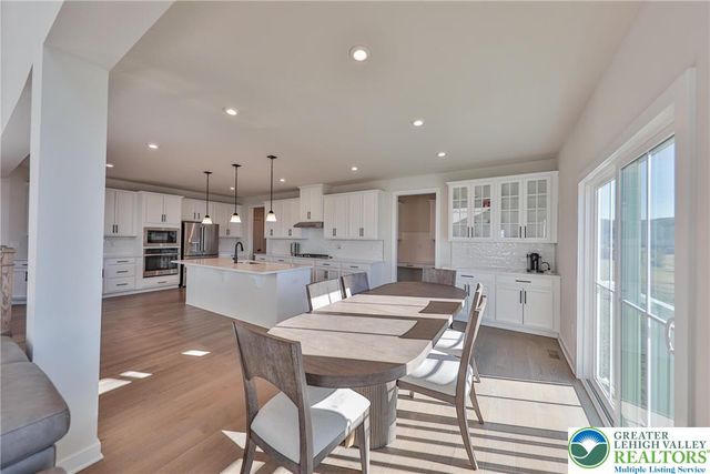 2890 Hawk Valley Court, Upper Saucon Twp, PA 18034