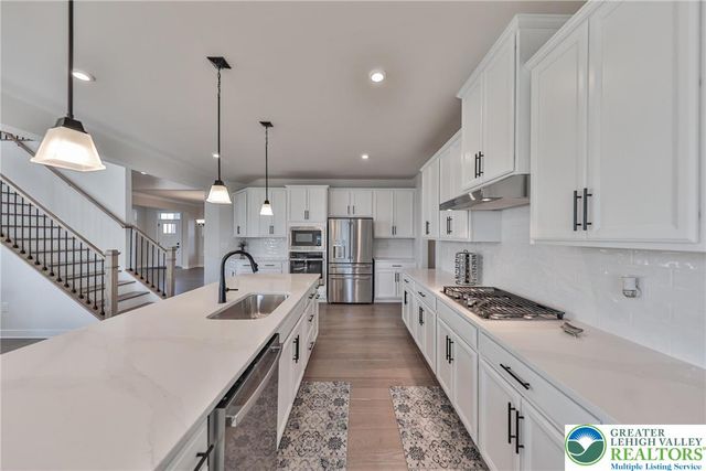 2890 Hawk Valley Court, Upper Saucon Twp, PA 18034