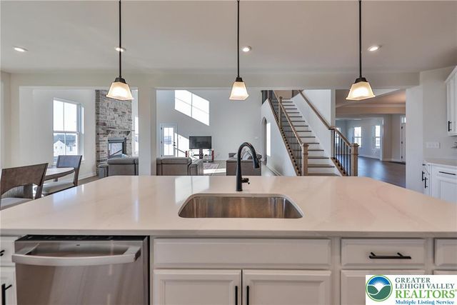 2890 Hawk Valley Court, Upper Saucon Twp, PA 18034