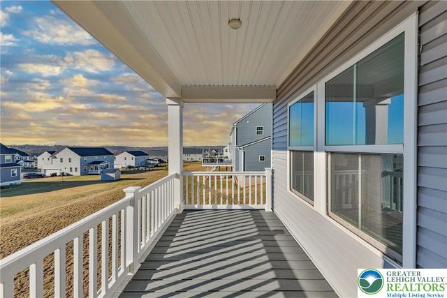 2890 Hawk Valley Court, Upper Saucon Twp, PA 18034