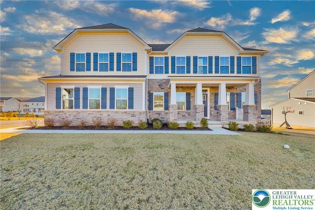 2890 Hawk Valley Court, Upper Saucon Twp, PA 18034