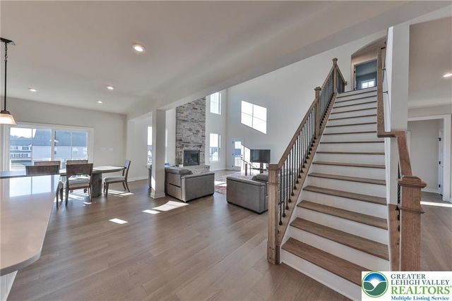 2890 Hawk Valley Court, Upper Saucon Twp, PA 18034