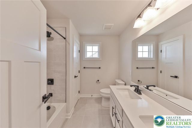 2890 Hawk Valley Court, Upper Saucon Twp, PA 18034