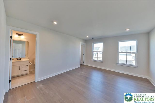 2890 Hawk Valley Court, Upper Saucon Twp, PA 18034