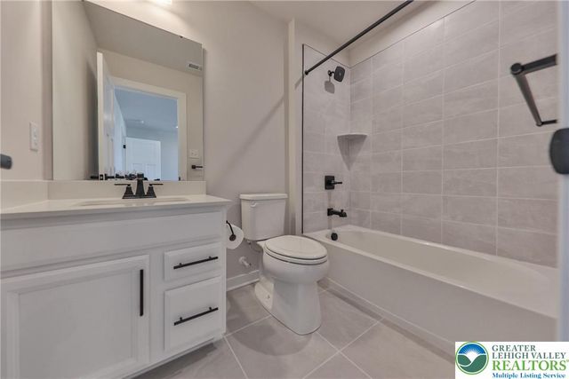 2890 Hawk Valley Court, Upper Saucon Twp, PA 18034