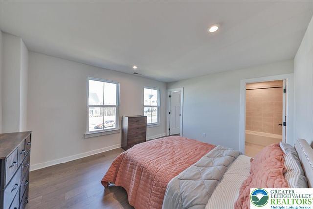 2890 Hawk Valley Court, Upper Saucon Twp, PA 18034