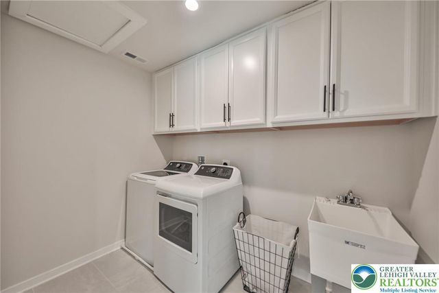 2890 Hawk Valley Court, Upper Saucon Twp, PA 18034