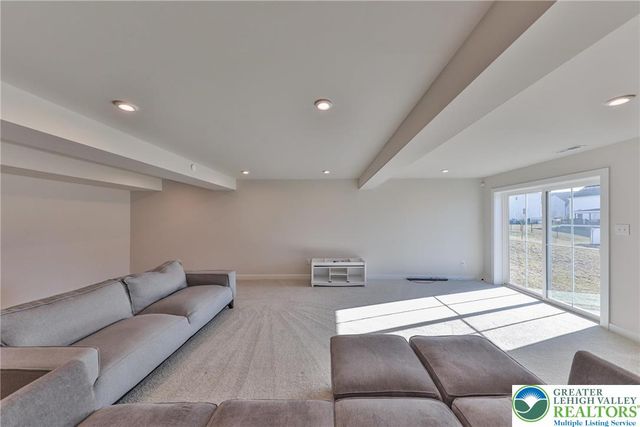 2890 Hawk Valley Court, Upper Saucon Twp, PA 18034