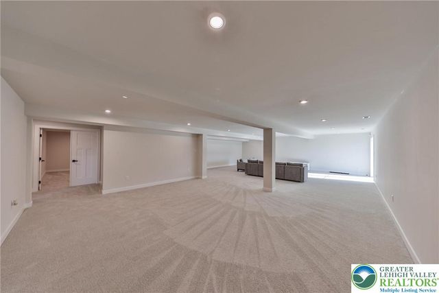 2890 Hawk Valley Court, Upper Saucon Twp, PA 18034