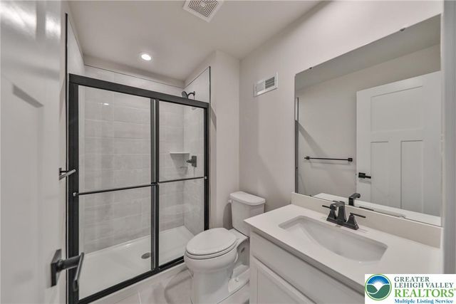 2890 Hawk Valley Court, Upper Saucon Twp, PA 18034