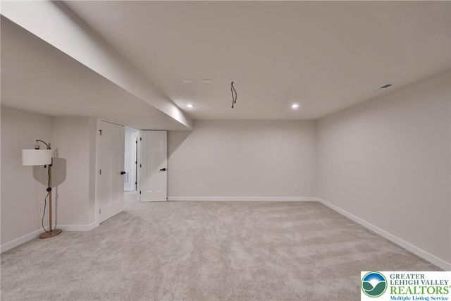 2890 Hawk Valley Court, Upper Saucon Twp, PA 18034