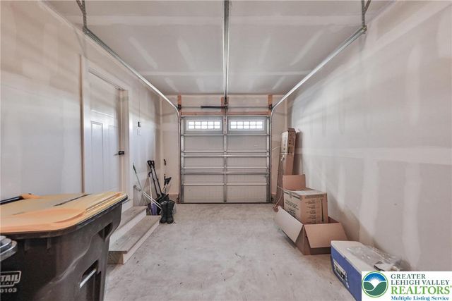 2890 Hawk Valley Court, Upper Saucon Twp, PA 18034