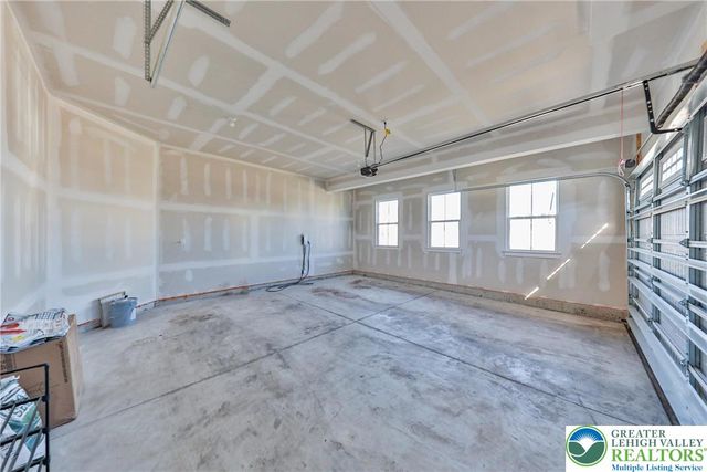 2890 Hawk Valley Court, Upper Saucon Twp, PA 18034