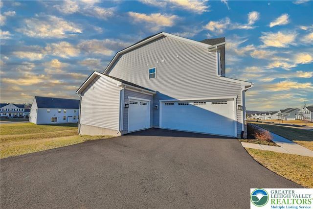 2890 Hawk Valley Court, Upper Saucon Twp, PA 18034