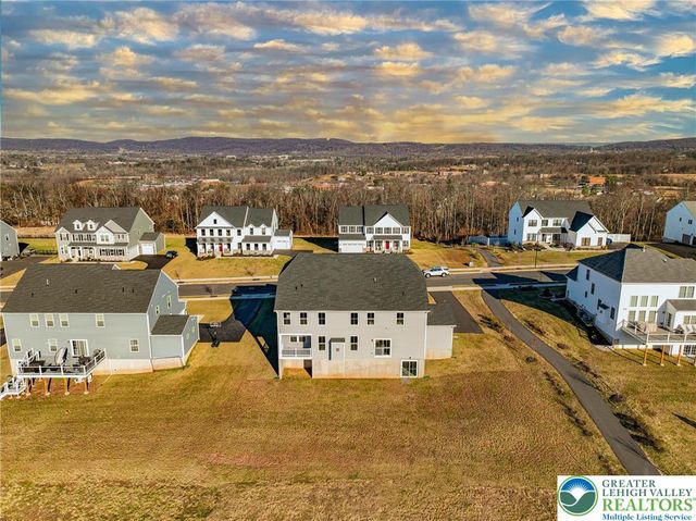 2890 Hawk Valley Court, Upper Saucon Twp, PA 18034