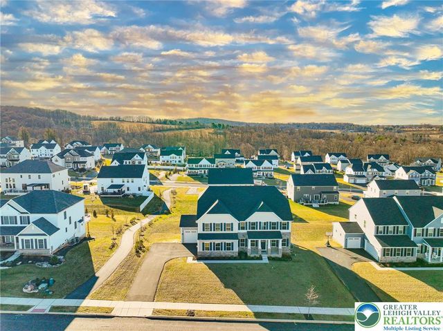 2890 Hawk Valley Court, Upper Saucon Twp, PA 18034