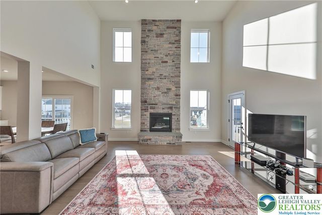 2890 Hawk Valley Court, Upper Saucon Twp, PA 18034