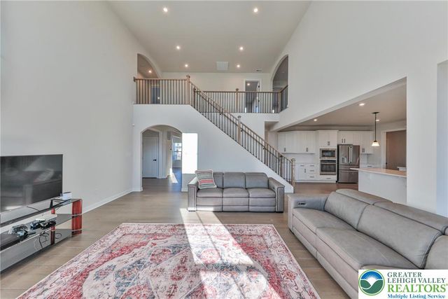 2890 Hawk Valley Court, Upper Saucon Twp, PA 18034