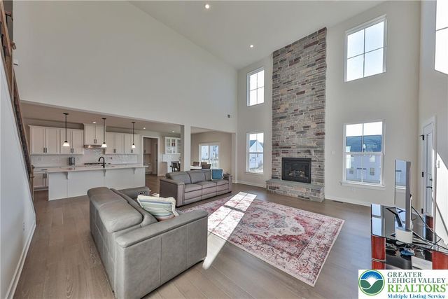 2890 Hawk Valley Court, Upper Saucon Twp, PA 18034