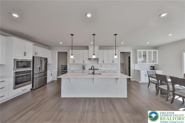 2890 Hawk Valley Court, Upper Saucon Twp, PA 18034