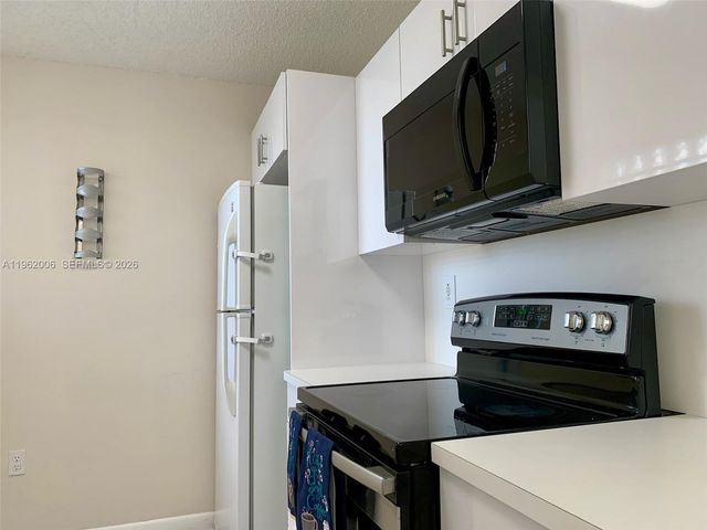 15701 SW 137th Avenue 204, Miami, FL 33177
