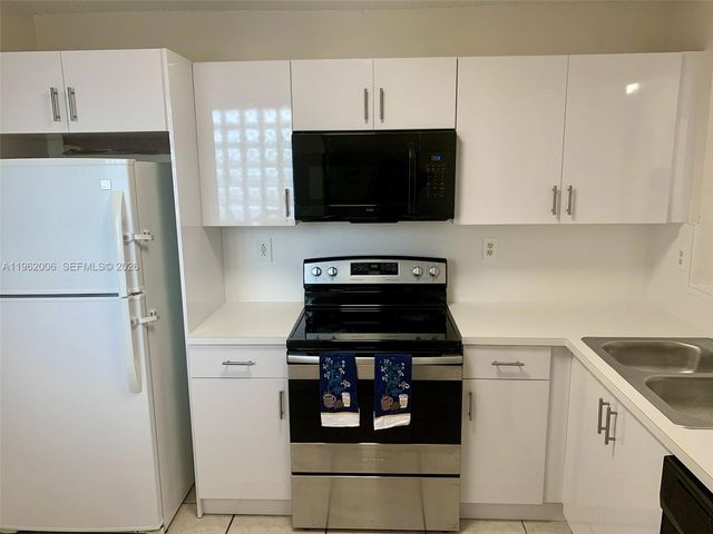 15701 SW 137th Avenue 204, Miami, FL 33177