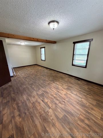 10305 Mesquite Road, Henryetta, OK 74437