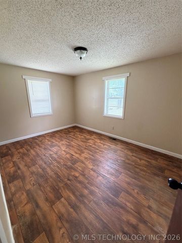 10305 Mesquite Road, Henryetta, OK 74437