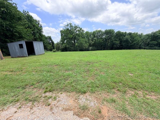10305 Mesquite Road, Henryetta, OK 74437