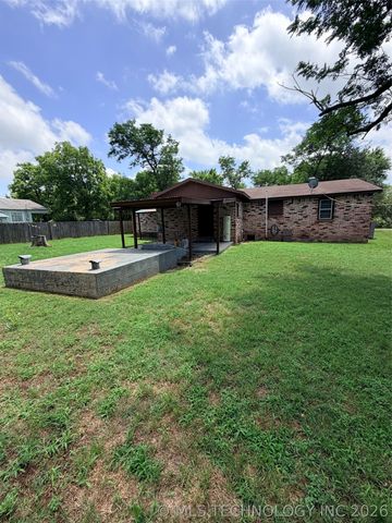 10305 Mesquite Road, Henryetta, OK 74437