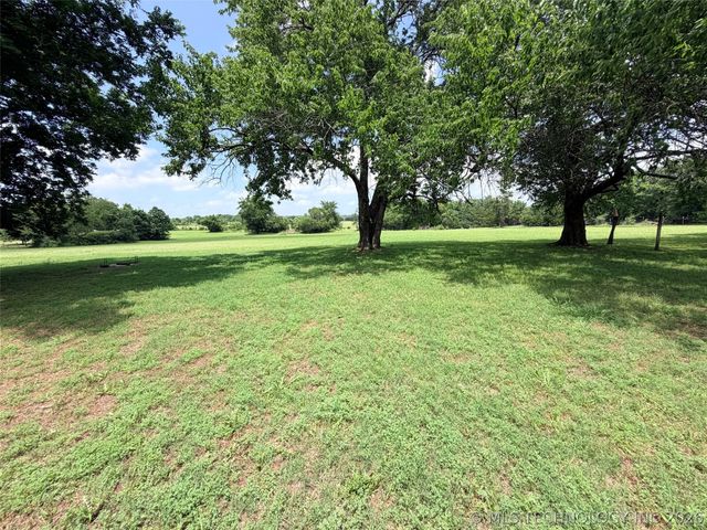 10305 Mesquite Road, Henryetta, OK 74437