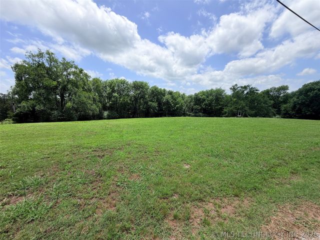 10305 Mesquite Road, Henryetta, OK 74437
