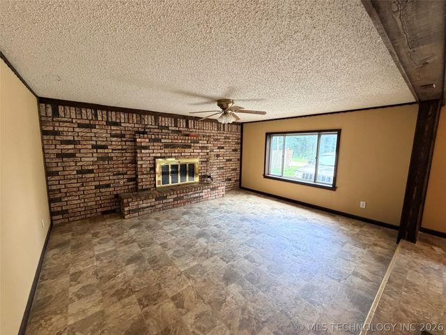 10305 Mesquite Road, Henryetta, OK 74437