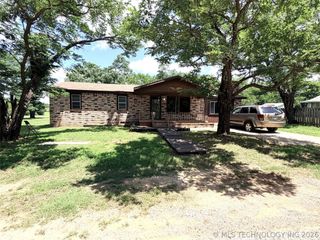 10305 Mesquite Road, Henryetta, OK 74437