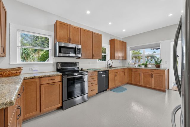 400 NE 5th Avenue, Pompano Beach, FL 33060