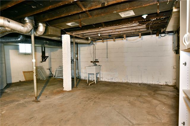 1107 W Ridge Ave, Sharpsville, PA 16150