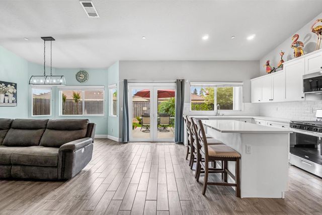 6239 E Fedora Avenue, Fresno, CA 93727