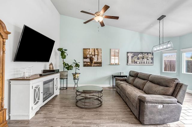 6239 E Fedora Avenue, Fresno, CA 93727